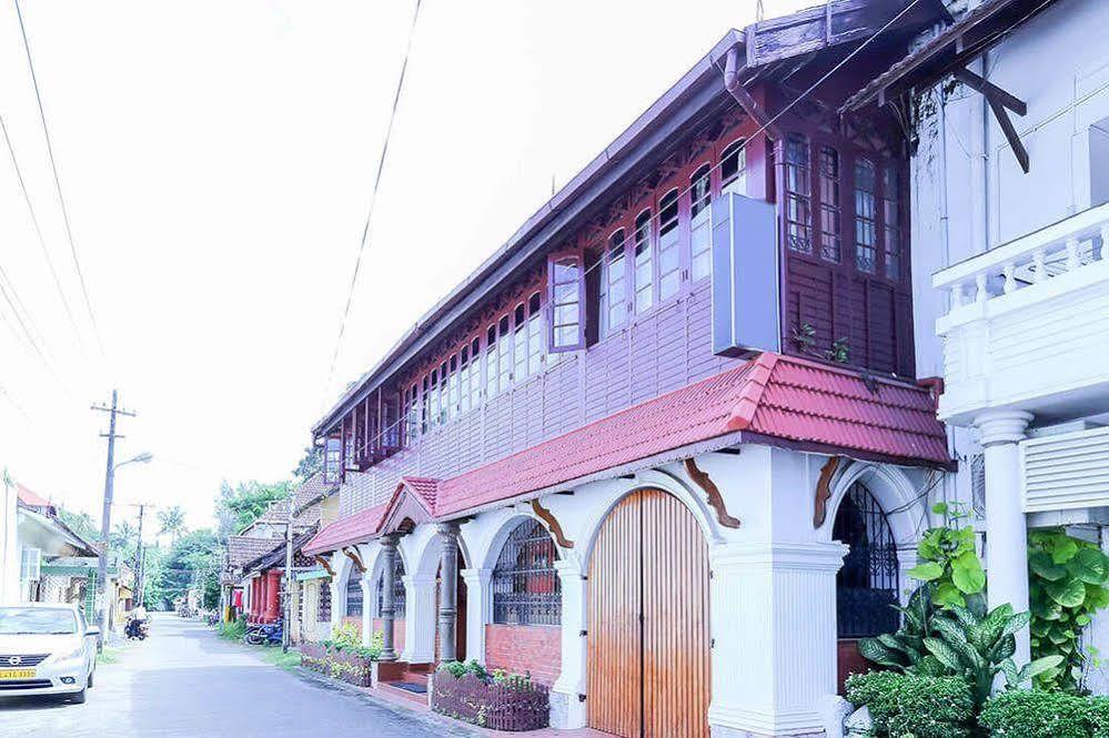 Appartement Chiramel Residency à Kochi Extérieur photo